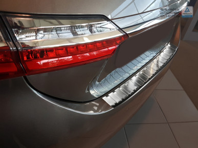Kryt prahu kufra nerezový Avisa Toyota Corolla sedan, matný od 2016